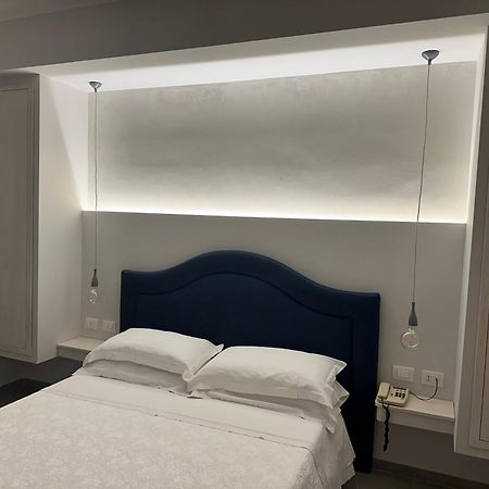 Hotel Mediterraneo โรเชลลา ยอนีกา ภายนอก รูปภาพ