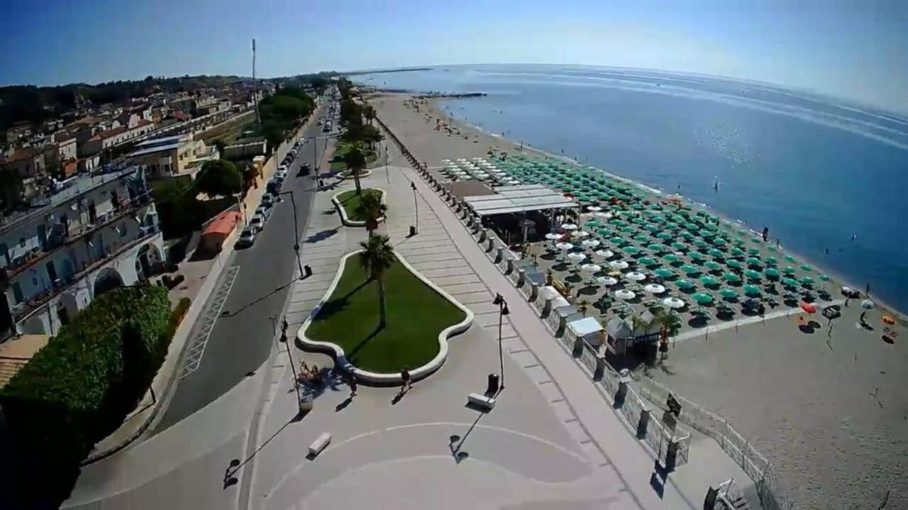 Hotel Mediterraneo โรเชลลา ยอนีกา ภายนอก รูปภาพ