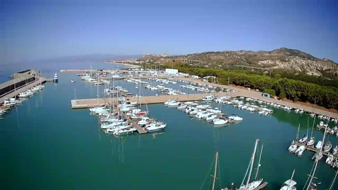 Hotel Mediterraneo โรเชลลา ยอนีกา ภายนอก รูปภาพ