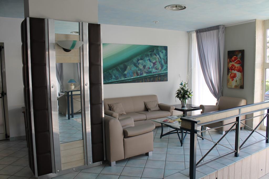 Hotel Mediterraneo โรเชลลา ยอนีกา ภายนอก รูปภาพ