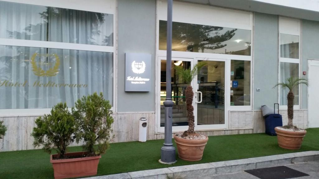 Hotel Mediterraneo โรเชลลา ยอนีกา ภายนอก รูปภาพ