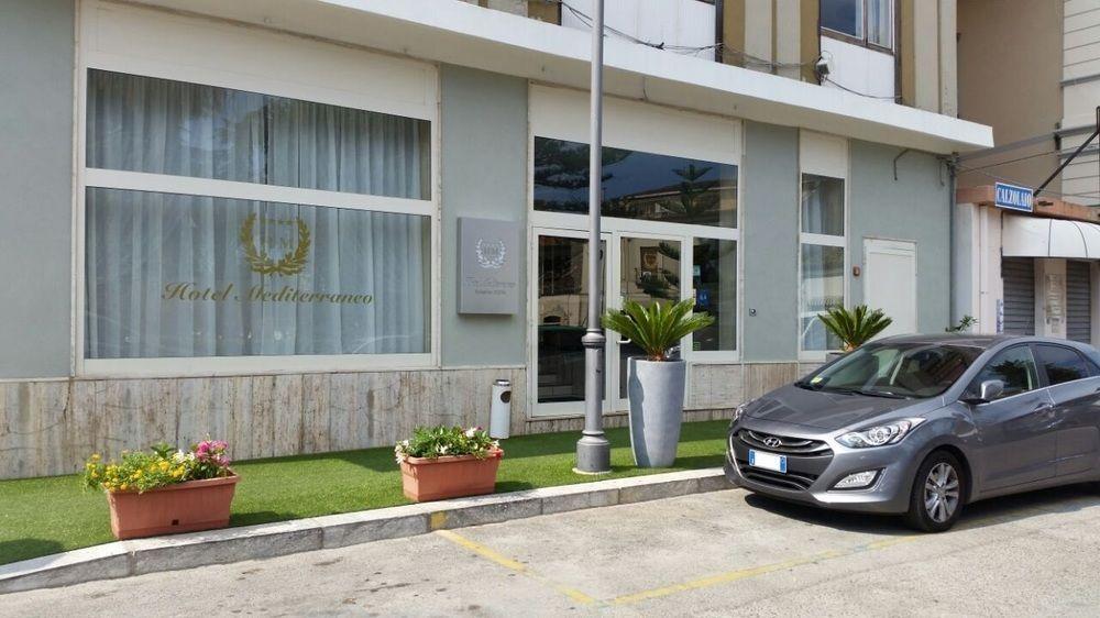 Hotel Mediterraneo โรเชลลา ยอนีกา ภายนอก รูปภาพ