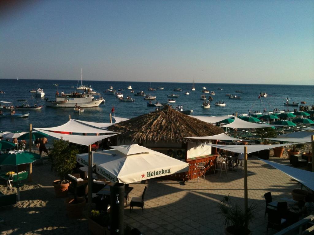 Hotel Mediterraneo โรเชลลา ยอนีกา ภายนอก รูปภาพ
