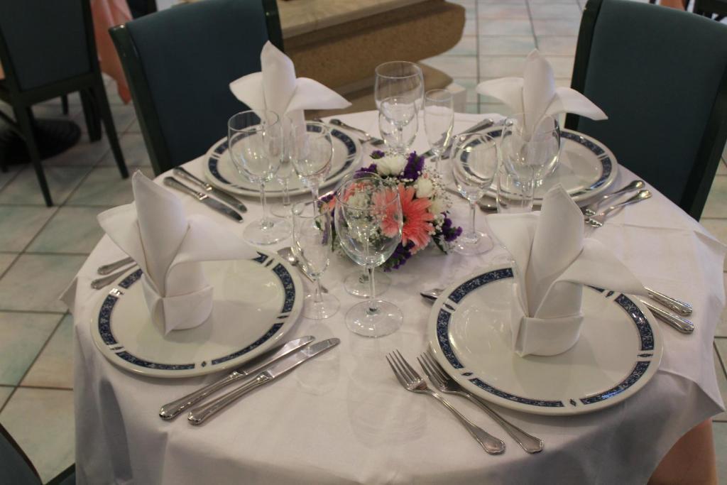 Hotel Mediterraneo โรเชลลา ยอนีกา ภายนอก รูปภาพ