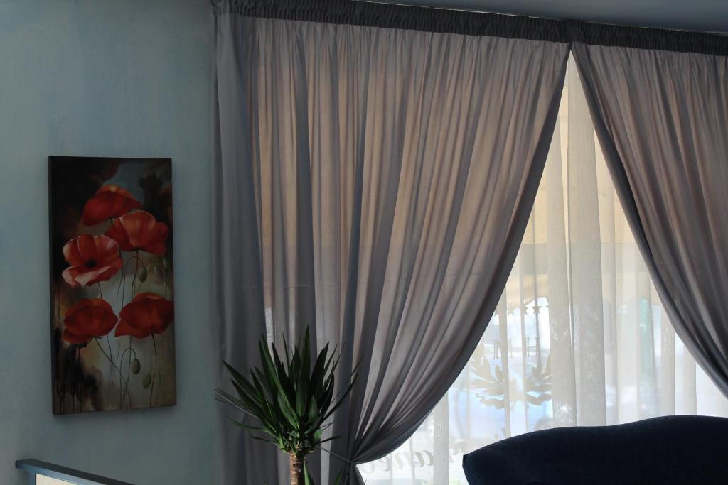 Hotel Mediterraneo โรเชลลา ยอนีกา ภายนอก รูปภาพ