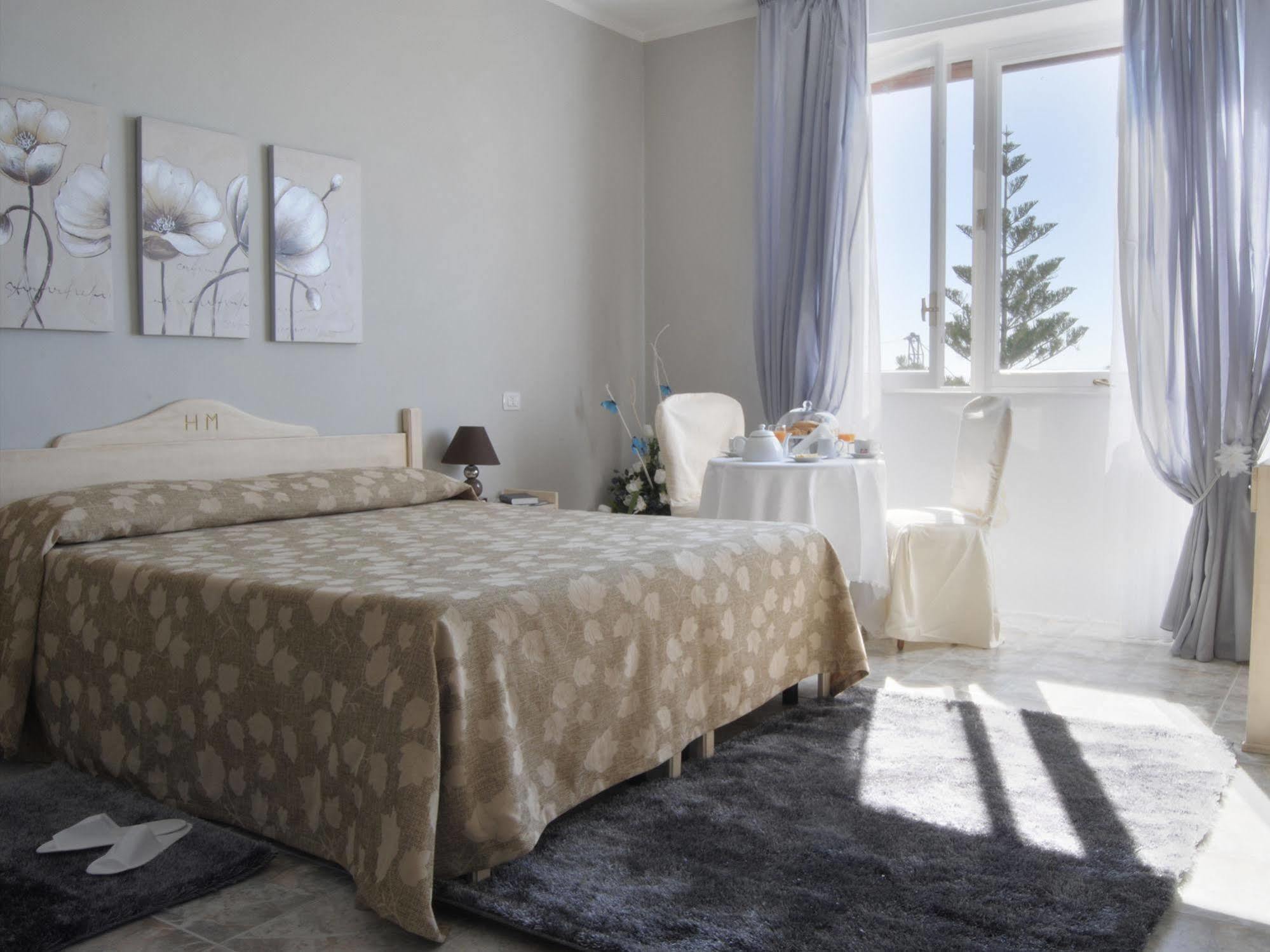 Hotel Mediterraneo โรเชลลา ยอนีกา ภายนอก รูปภาพ