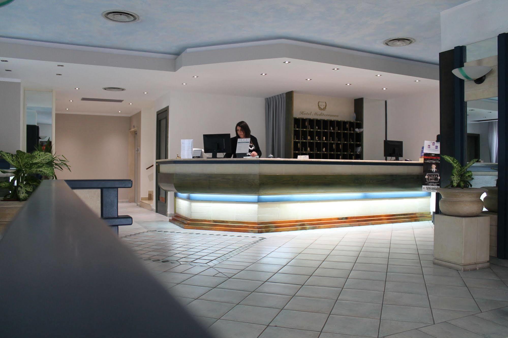 Hotel Mediterraneo โรเชลลา ยอนีกา ภายนอก รูปภาพ