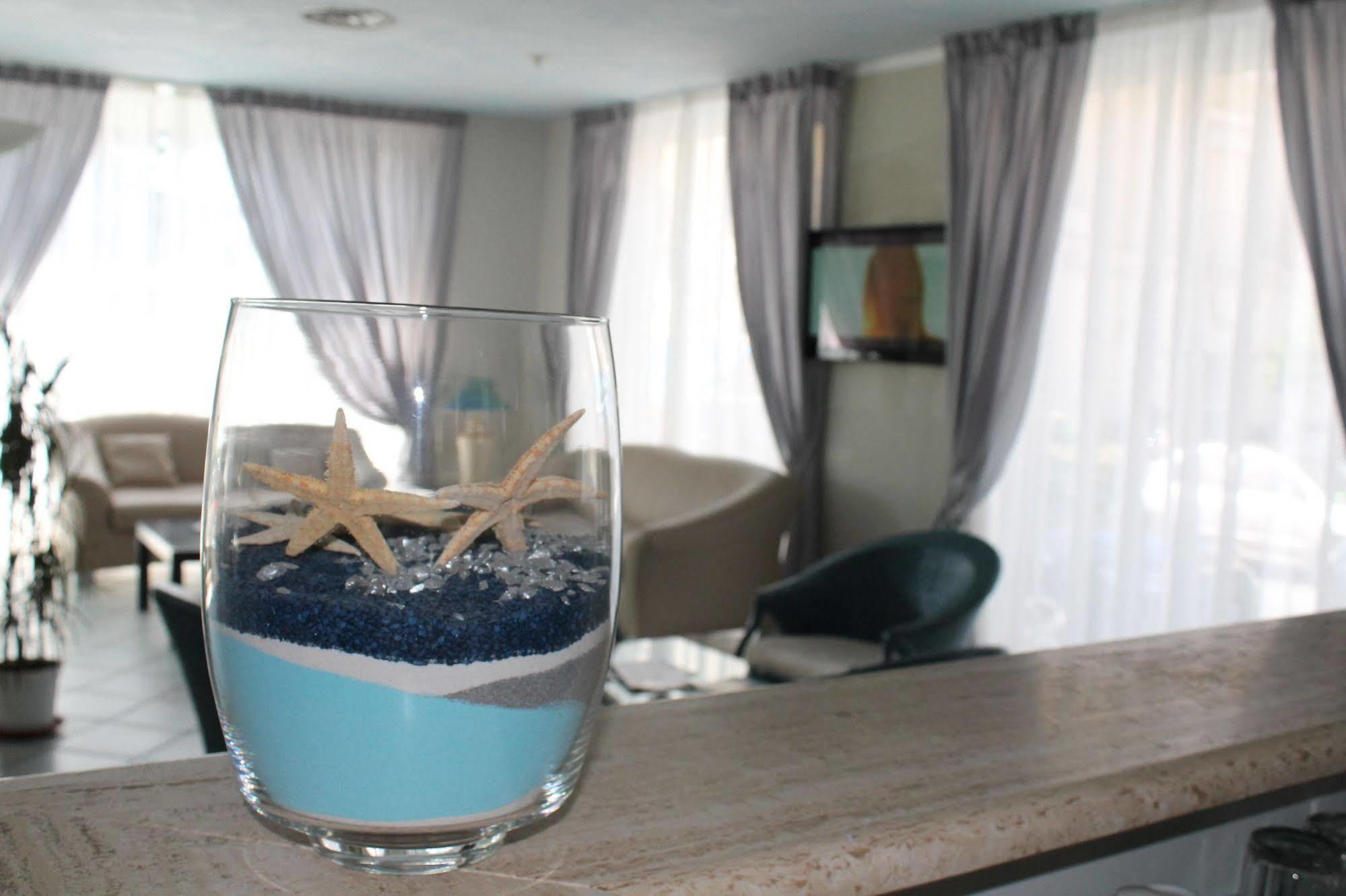 Hotel Mediterraneo โรเชลลา ยอนีกา ภายนอก รูปภาพ
